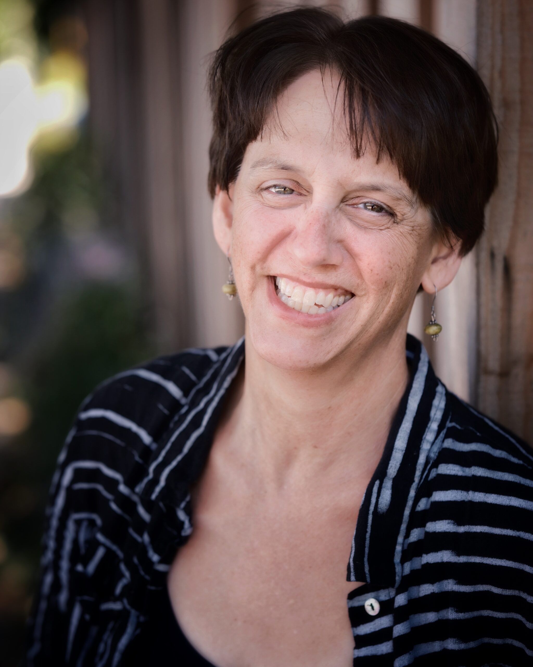 Bio - Elizabeth Rynecki